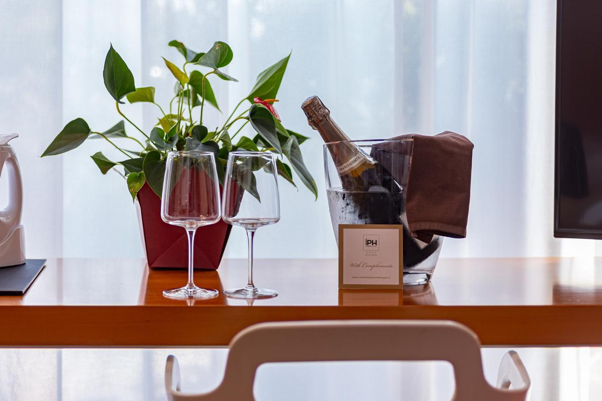 New Ipoint Hotel サン・ジョヴァンニ・イン・ペルシチェート エクステリア 写真