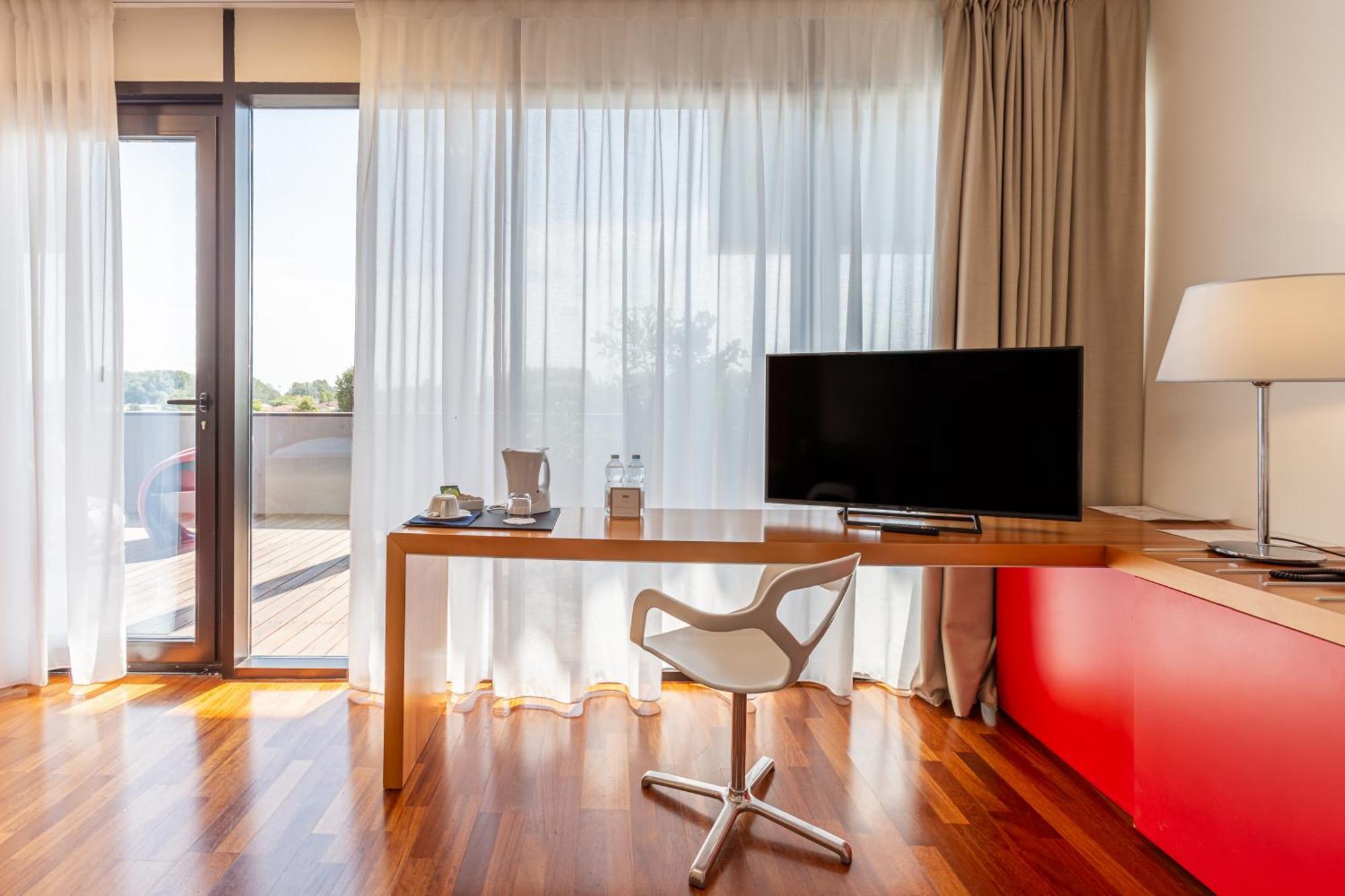 New Ipoint Hotel サン・ジョヴァンニ・イン・ペルシチェート エクステリア 写真