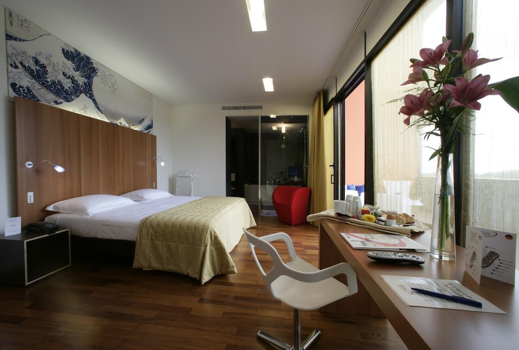 New Ipoint Hotel サン・ジョヴァンニ・イン・ペルシチェート エクステリア 写真